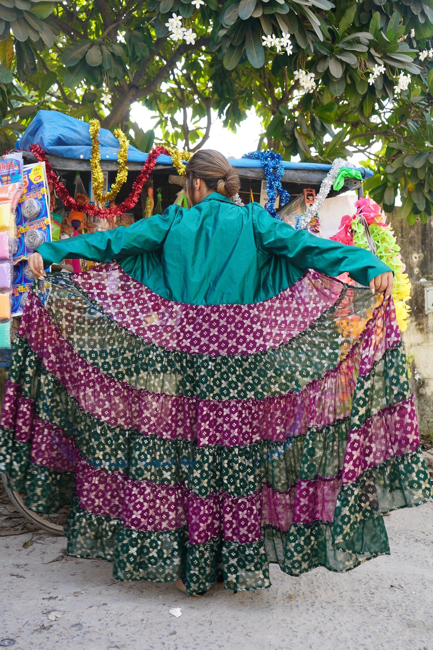 ‘Aisha’-Banarasi Foil Print Shrug